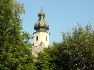 Der Kirchturm von Haiming St. Stephanus